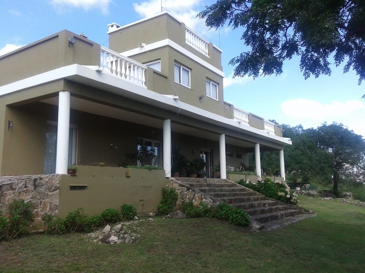 La Paisanita, Campo de 30 Has. sobre Río con Casco, Galpón, casa de Puestero y 3 Cabañas